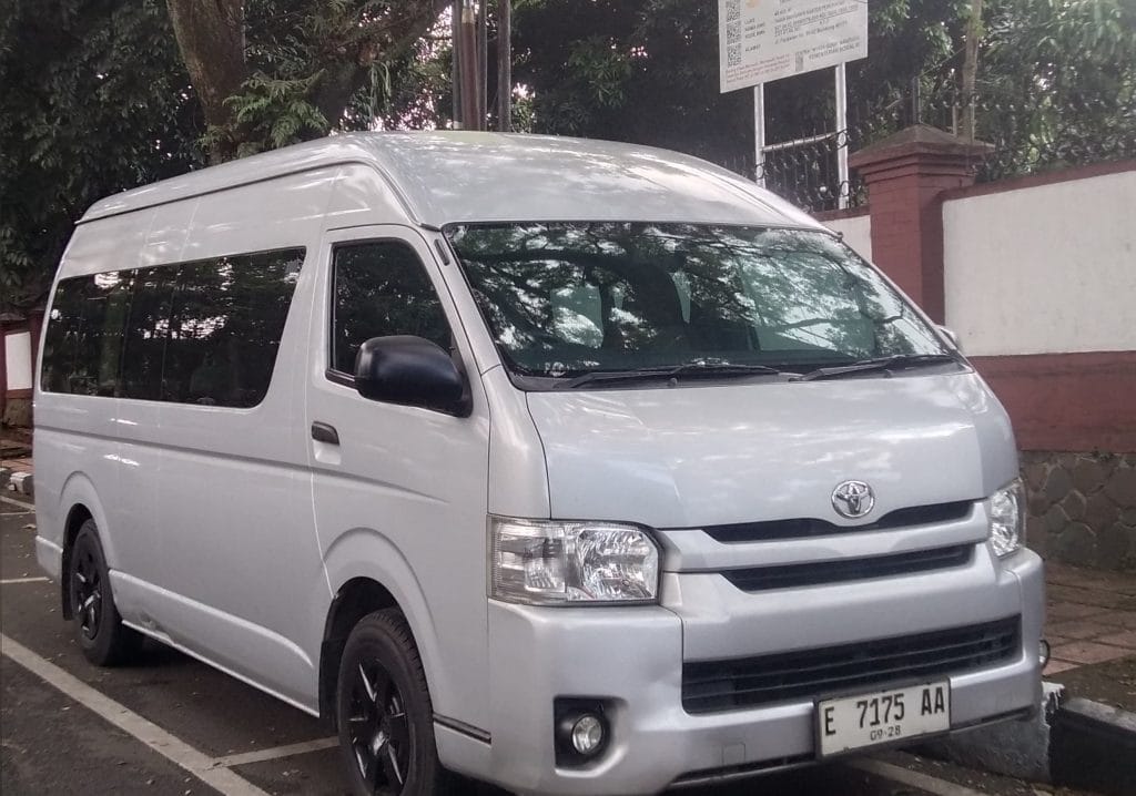 pusat layanan jasa rental mobil hiace cirebon dengan pelayanan terbaik dan tarif bersaing